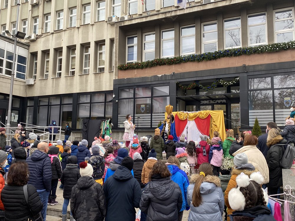 NOVOGODIŠNJI HUMANITARNI BAZAR ZA PAN TEATAR